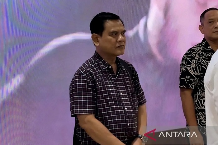 Adik ipar dari Presiden ke-7 Republik Indonesia Joko Widodo (Jokowi), Wahyudi Andrianto, tiba di Gedung Bareskrim Polri, Jakarta, Jumat (9/5/2025). ANTARA