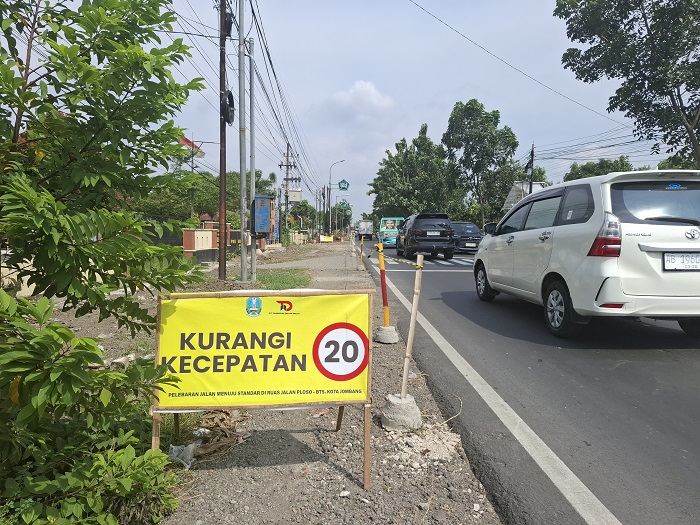 Rencana Pemprov Jatim untuk melebarkan jalur provinsi Jombang-Ploso di Kecamatan Tembelang akhirnya dimulai
