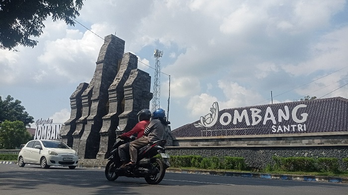ILUSTRASI: Tugu batas Jombang kota di Desa Balongbesuk, Kecamatan Diwek semula Jombang Beriman kini jadi Kabupaten Jombang dan Jombang Santri.