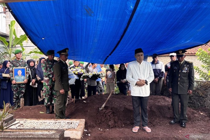 Prosesi Jenazah Mayor (Cpl) Anda Rohanda, di Kampung Sukasantri Desa Cinunuk, Kecamatan Cileunyi, Kabupaten Bandung, pada pukul 14.00 WIB, Selasa.