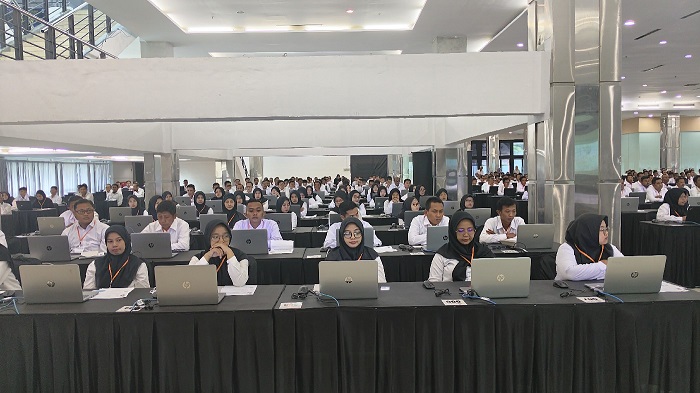 FOKUS: Pelaksanaan seleksi PPPK periode 2 di Atrium Jawa Pos Graha Pena Surabaya, kemarin.