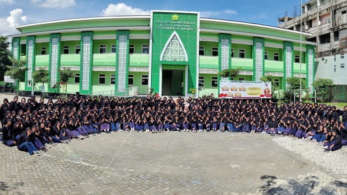 MTsN 4 Jombang PP Mambaul Maarif Denanyar menjadi salah satu madrasah unggul dan berprestasi