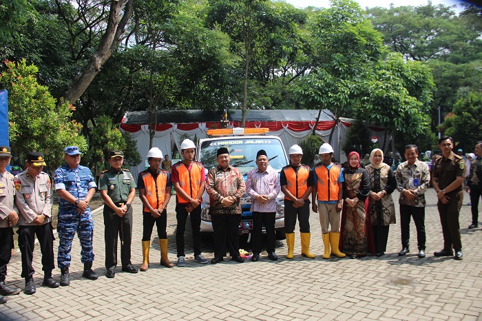 SUKSES: Bupati Jombang, Warsubi, bersama kepala OPD dan tim Mandor Jalan, Kamis (15/5).