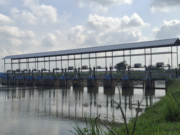 Kerusakan sejumlah pintu air Dam Yani di Desa Budugsidorejo, Kecamatan Sumobito semakin meluas.