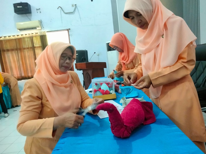 Praktik ketrampilan membuat handuk hantaran yang dipaparkan SMPN 3 Kabuh.