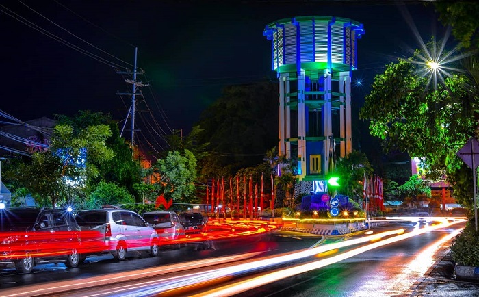Ilustrasi foto Ringin Contong di Jl KH Wahid hasyim Jombang