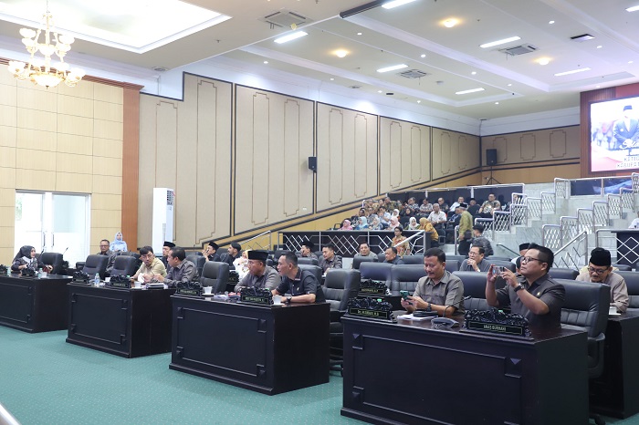 DPRD Jombang menggelar rapat paripurna