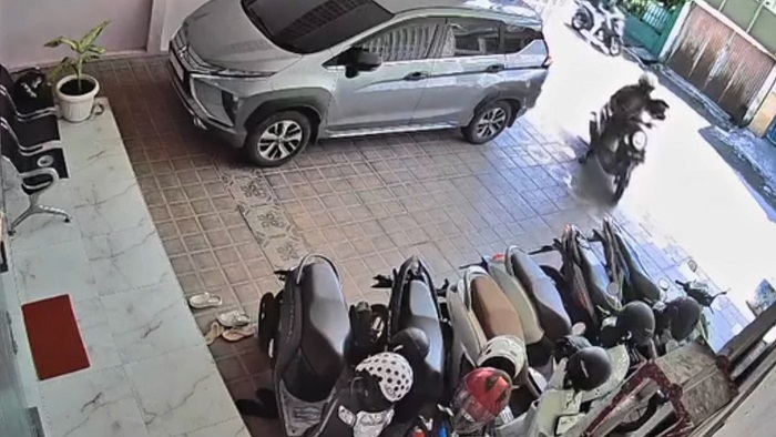 Kawanan pelaku pencurian motor (curanmor) kian meresahkan. Kali ini menyasar sepeda motor di kos-kosan di Dusun Mancar Timur, Desa Mancar, Kecamatan Peterongan, Jumat (23/5)