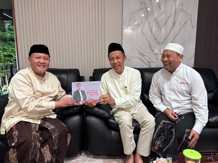 Pimpina AFCO Group Jombang H Agung Wicaksono, Yusron Aminulloh CEO DeDurian Park Group  dan Samiono Abdullah, M.B.A, pengusaha saat duduk bersama.