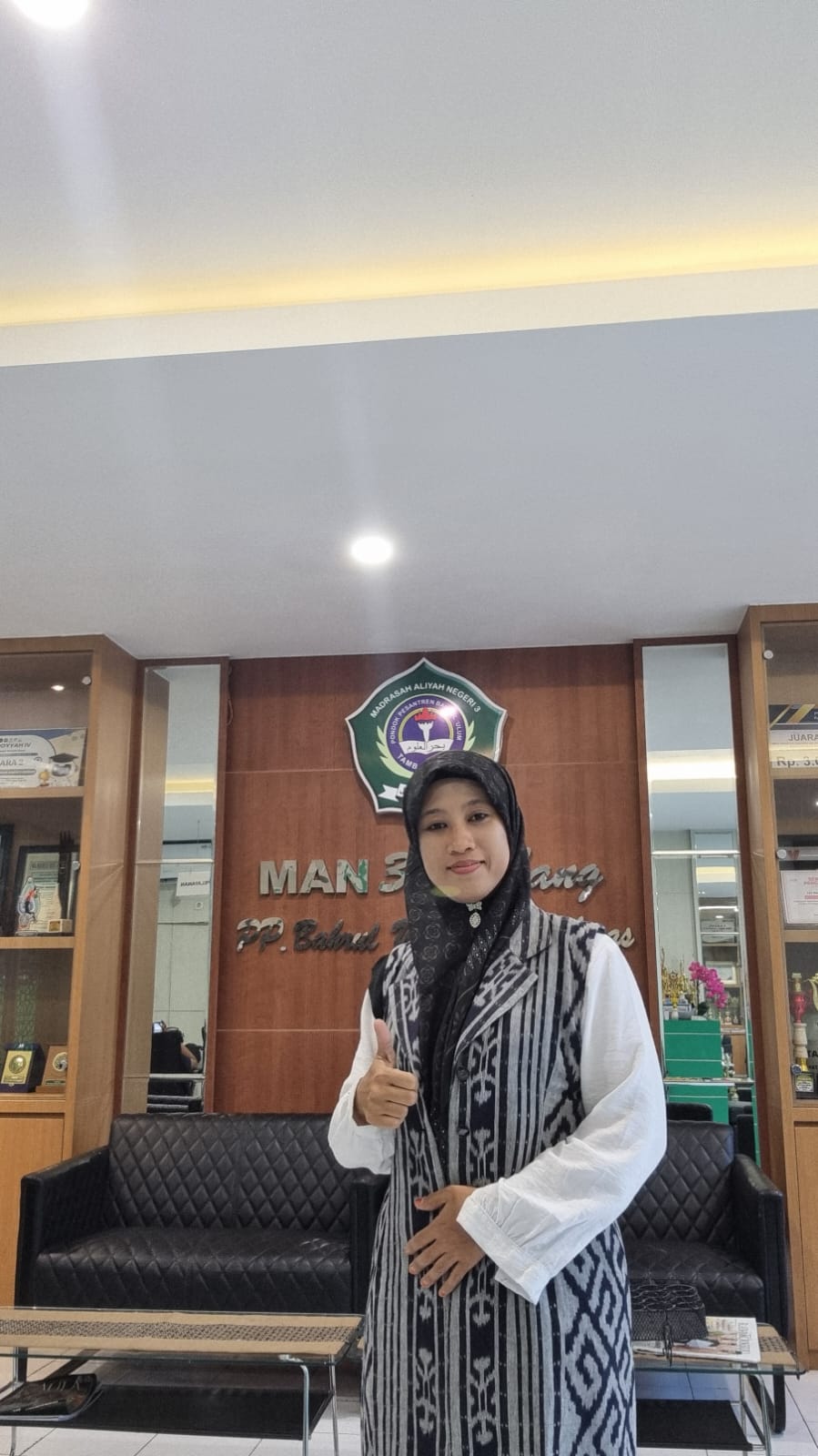 Iis Makhisoh, M.Pd.I,  guru berprestasi di MAN 3 Pondok Pesantren Bahrul Ulum Jombang
