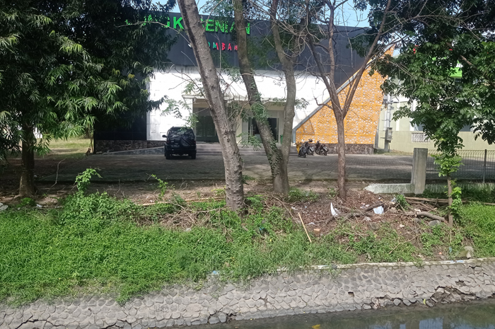 Lokasi yang rencananya akan dibangun jembatan untuk gedung kesenian Jombang