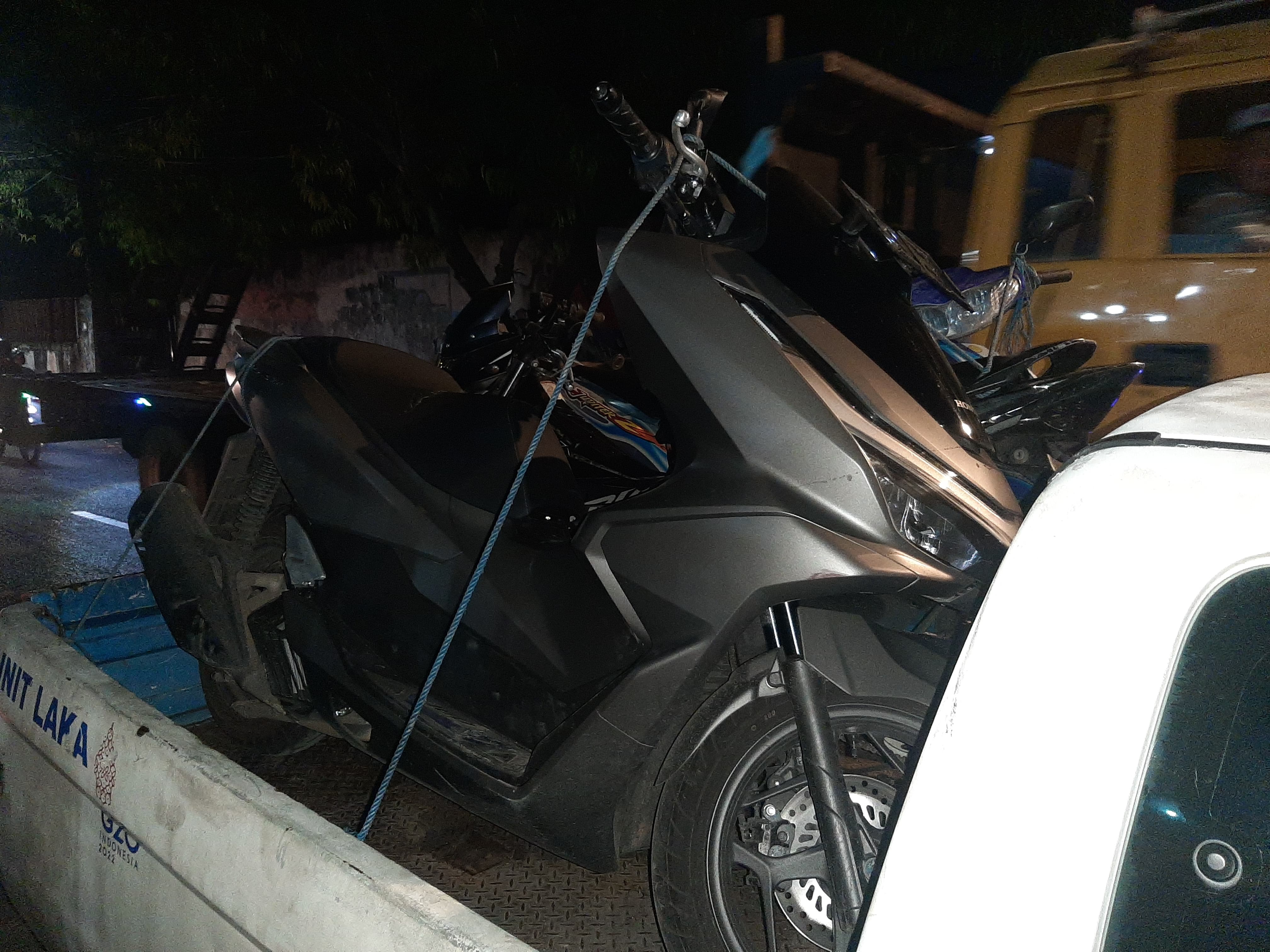 Motor korban yang terlibat kecelakaan saat dibawa ke Mako Satlantas Polres Jombang