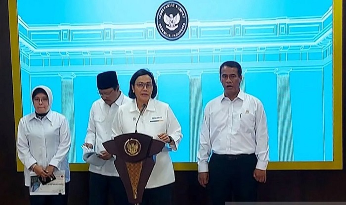 Menteri Keuangan Sri Mulyani saat mengumumkan kebijakan insentif pemerintah dalam rangka mendorong stabilitas ekonomi, di Kantor Presiden RI, Jakarta, Senin (2/6/2025).  (antaranews.com)