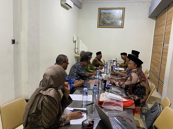 SERIUS: Rapat panitia seleksi anggota Dewan Pendidikan Jombang periode 2025-2030
