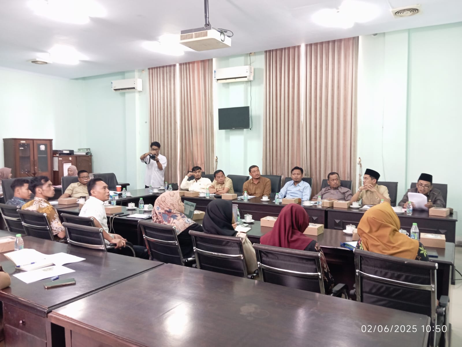 Komisi B DPRD Jombang saat memanggil direktur baru Perumda Perkebunan Panglungan