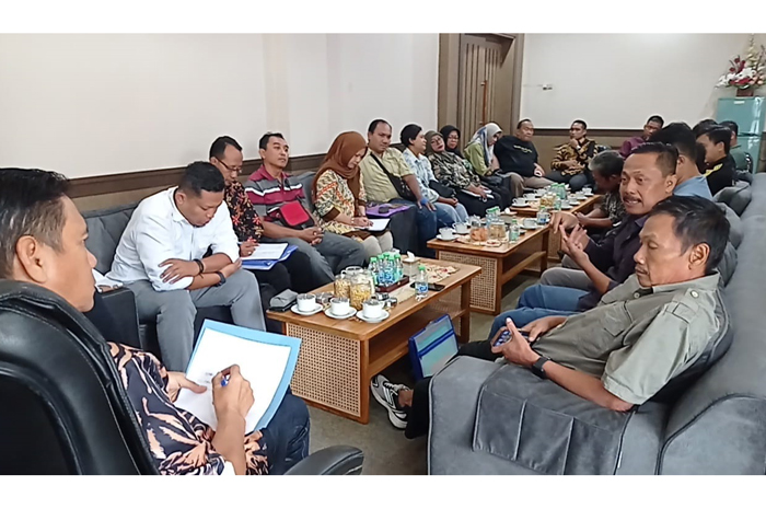 Organisasi internal Porserosi saat hearing dengan Ketua DPRD Jombang, Kamis (12/6)