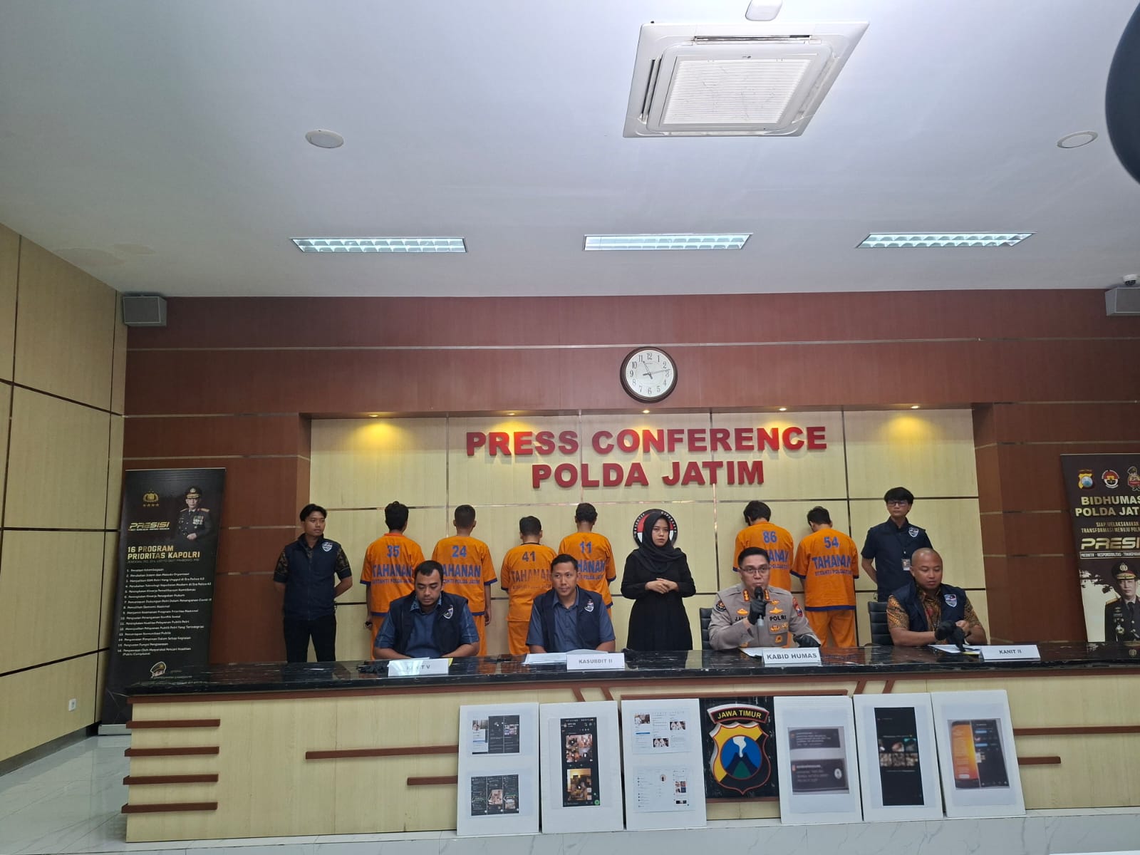 Para pelaku penyebaran video asusila sesama jenis yang dibekuk Ditressiber Polda Jatim