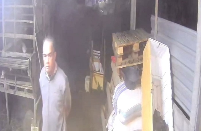 Aksi pelaku pencurian di Dusun Sumoyono, Desa Cukir, Kecamatan Diwek.pada Selasa (17/6) dini hari terekam CCTV