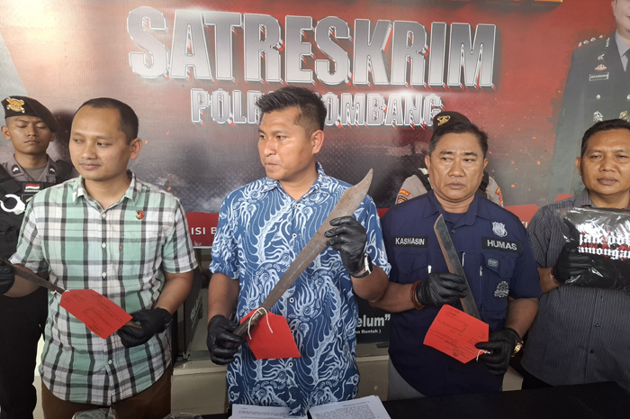 Penangkapan empat anggota gangster oleh warga di Desa Brambang, Kecamatan Diwek, Minggu (15/6) dini hari, terus didalami kepolisian