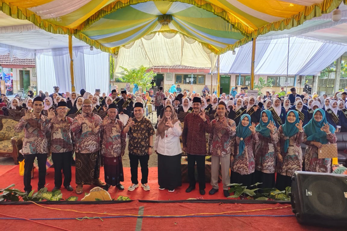 Wakil Ketua DPRD Jombang, HM Syarif Hidayatullah ST MMT (Gus Sentot), saat menghadiri akhir sanah di YPPP Darul Faizin Assalafiyah Catak Gayam, Mojowarno, Rabu (18/6).
