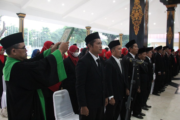 Pelantikan 97 kepala sekolah (KS) yang digelar di Pendopo Kabupaten Jombang, Jumat (20/6)
