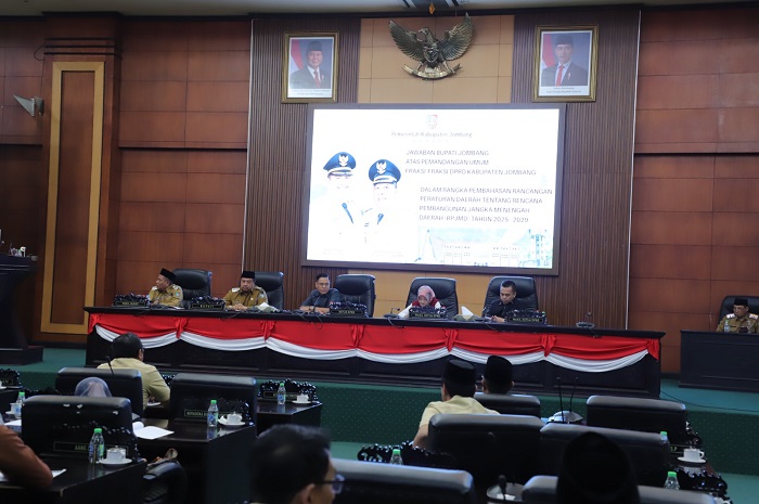 FOKUS: DPRD dan Pemkab Jombang menggelar paripurna Raperda RPJMD 2025-2029, Senin (23/6).