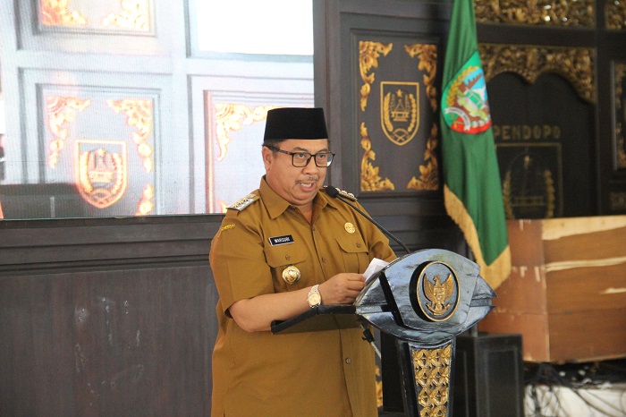 VISIONER: Bupati Jombang Warsubi saat memberikan sambutan di Pendopo Kabupaten Jombang