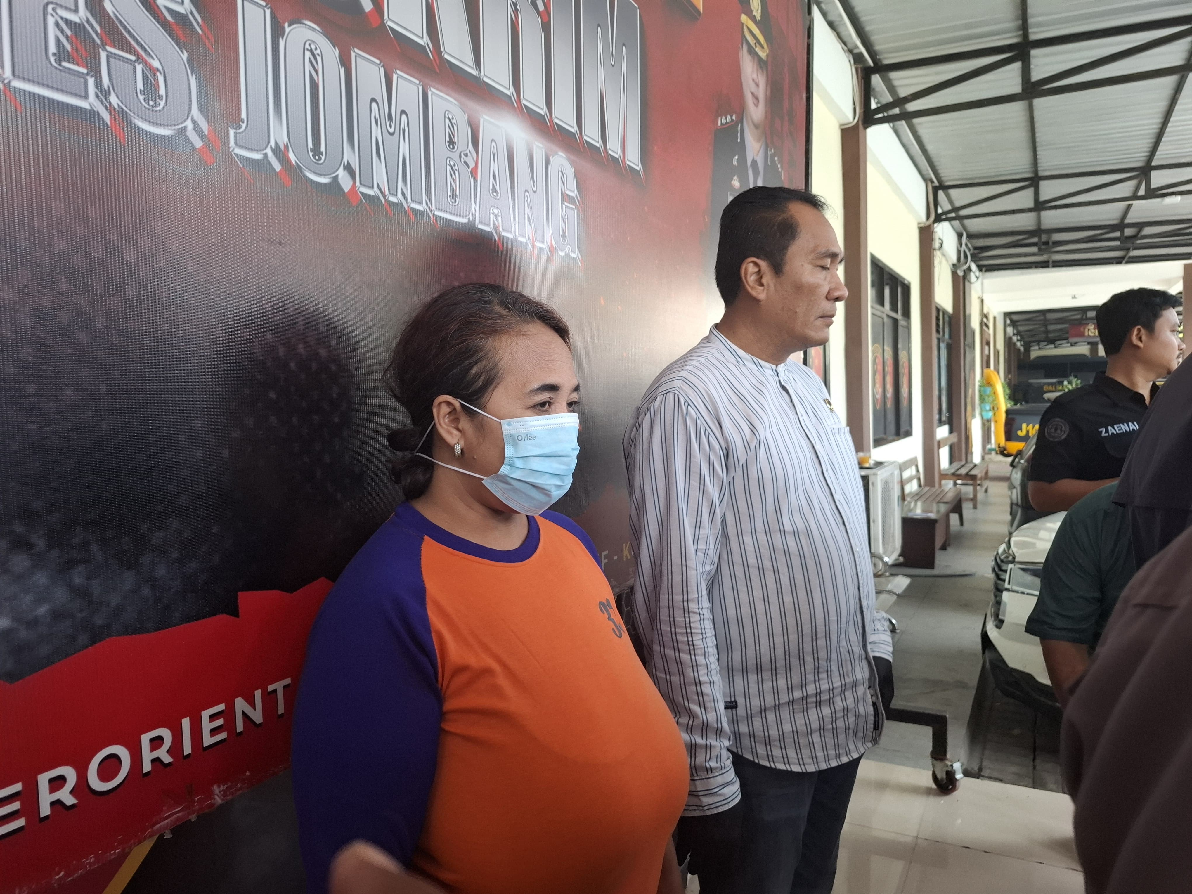 Pelaku pembunuhan suami siri di Mojoagung Jombang saat diamankan di Mapolres Jombang