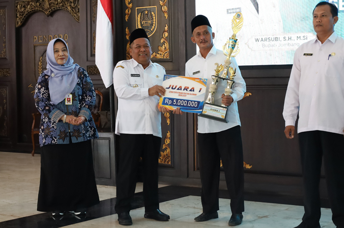 Penganugerahan Lomba Perpustakaan Desa dilaksanakan di Pendopo Kabupaten Jombang pada Rabu (25/6)