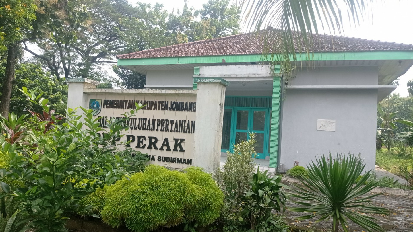 BAKAL DIURUK: Kantor BPP Kecamatan Perak di Desa Glagahan, Kecamatan Perak bakal digunakan tempat relokasi Terminal Barang (27/6).