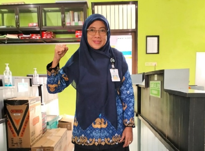 Kepala SMAN Ploso Qoidatun Nisak SPd