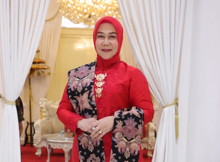 ANGGUN: Ketua Tim Penggerak (TP) PKK Kabupaten Jombang Ny Yuliati Nugrahani Warsubi.
