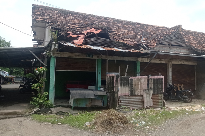 RUSAK: Kondisi lapak Pasar Mojotrisno butuh penanganan.