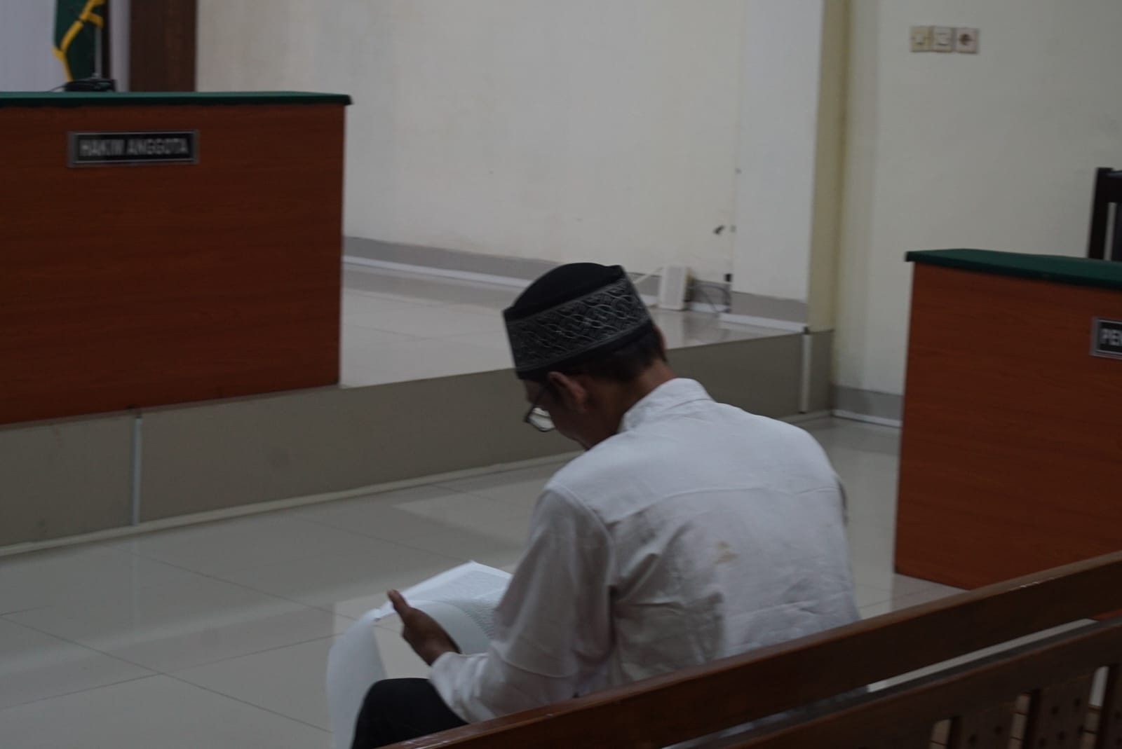 Eko Fitrianto, 38, tersangka kasus pembunuhan disertai mutilasi di Jombang, menjalani sidang perdana di Pengadilan Negeri (PN) Jombang, Kamis (10/7) siang.