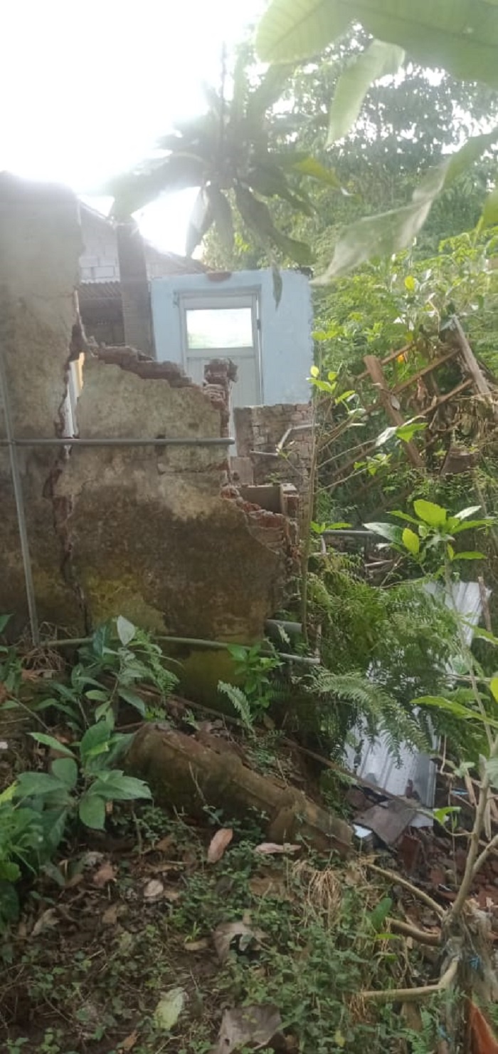 Musala warga yang kini dibongkar gegara ambruk