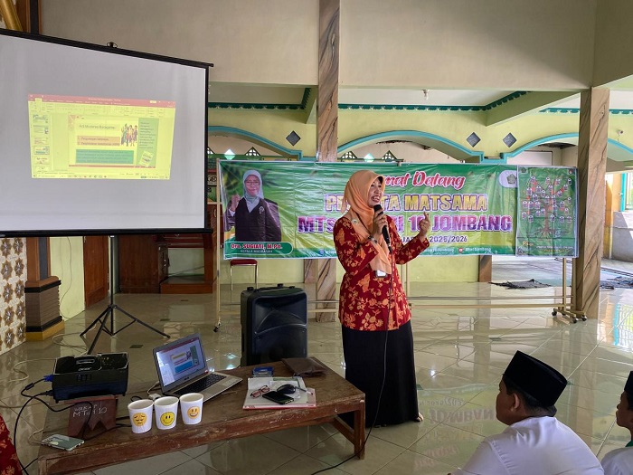 BERKUALIAS: Kepala MTsN 10 Jombang, Sugiati M.Pd, saat membuka Matsama, kemarin.