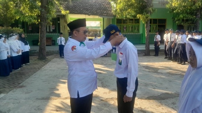 PROFESIONAL: Kepala MTsN 15 Jombang, HM Makhi MPdI, membuka Matsama, kemarin.