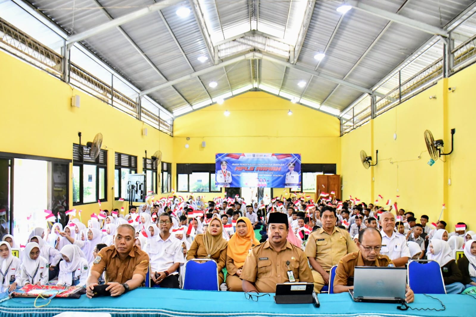 2.	SEMANGAT: Kepala SMKN Wonosalam, Sudarso, membuka kegiatan MPLS, Senin (15/7).