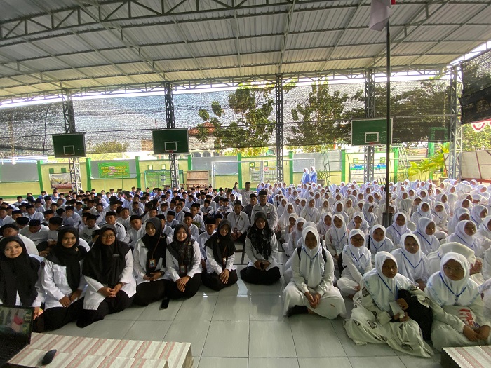 SEMANGAT: Para siswa MTsN 2 Jombang saat mengikuti Matsama.