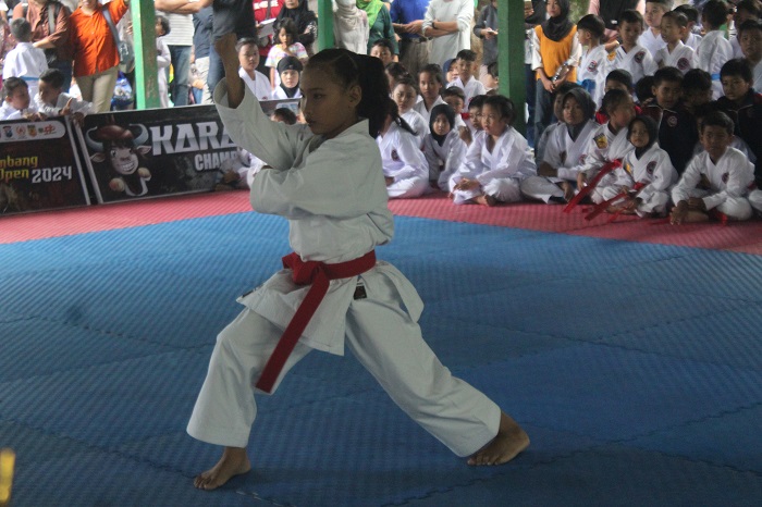 BERPRESTASI: Siswi SDN Kepanjen 2, Ghea Qumairah Prameswari Sekar Kinanthi, meraih juara 1 O2SN Jatim di Surabaya (15-17/7).