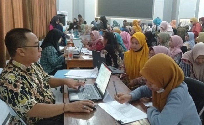 RAMAI: Kegiatan validasi data Bantuan Operasional Satuan Pendidikan (BOSP) jenjang SD di Aula 1 Dinas Pendidikan dan Kebudayaan Kabupaten Jombang.