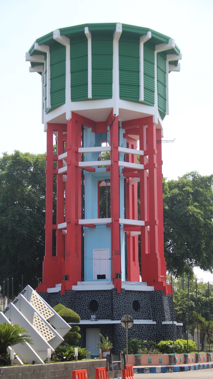 RAMPUNG: Pengecatan ringin Contong yang dimulai sejak 11 Juni lalu telah rampung, kemarin (22/7).
