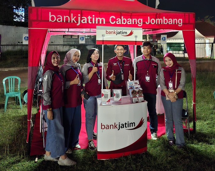 PEDULI: Pegawai Bank Jatim mengikuti Festival UMKM Jawa Timur 2025 di Kota Mojokerto 17&ndash;20 Juli 2025.