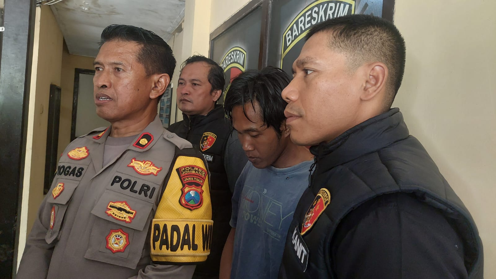 Yusuf saat akan menjalani pemeriksaan di Mapolsek Mojoagung Rabu (30/7)