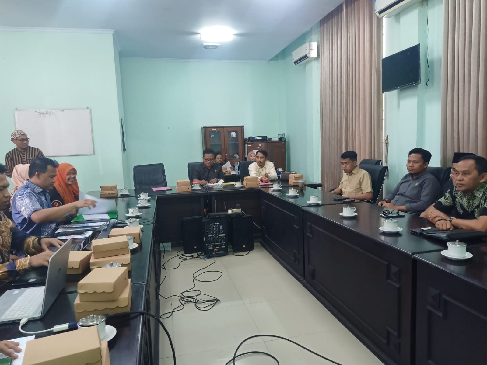 FOKUS: Komisi B DPRD Jombang menggelar RDP dengan Direksi Bank Jombang Kamis (31/7).