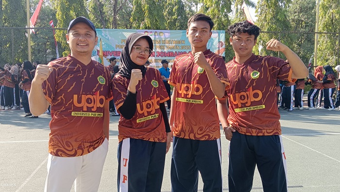 DARI KIRI: Aditya Harja Nenggar, Zahra, Syarifuddin dan Bagas yang berangkat ke Madiun untuk ikut Porsenasma V/2025.