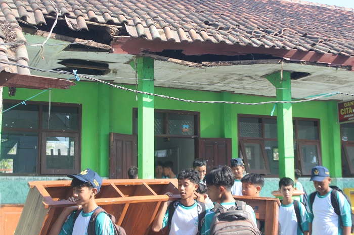 PARAH: Kondisi SMPN 3 Jombang yang rusak parah. SMPN 3 Jombang salah satu sekolah yang menerima program revitalisasi.