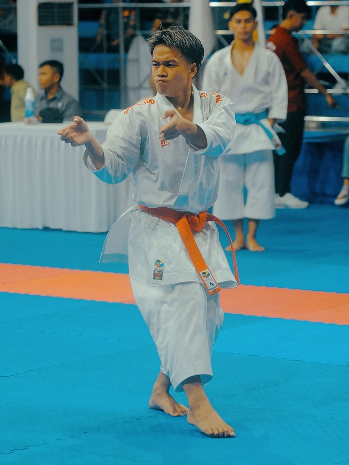 SEMANGAT: Muhammad Qidhirfath Alexander saat mengikuti pertandingan karate.