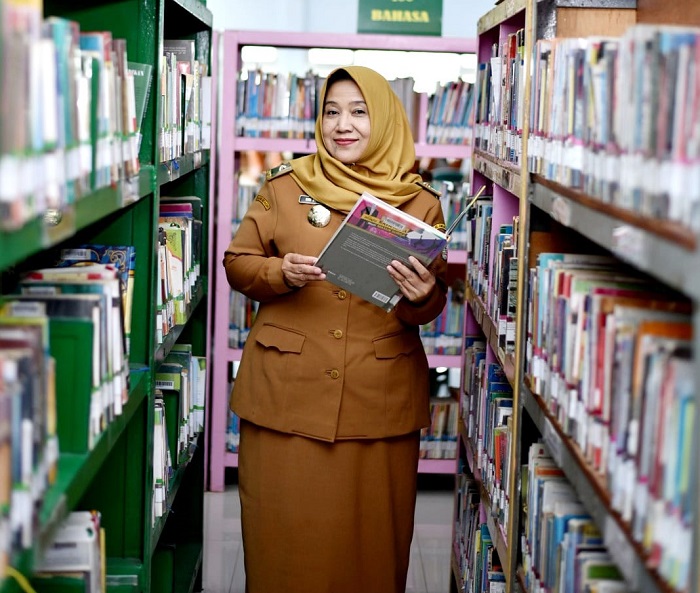 Pelaksana Tugas Kepala Dinas Perpustakaan dan Kearsipan Jombang, Sri Surjati mendorong budaya literasi.
