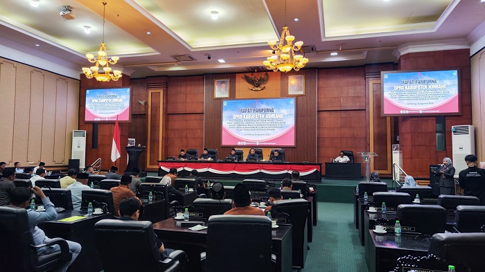 DPRD Jombang menggelar paripurna Rabu (6/8).